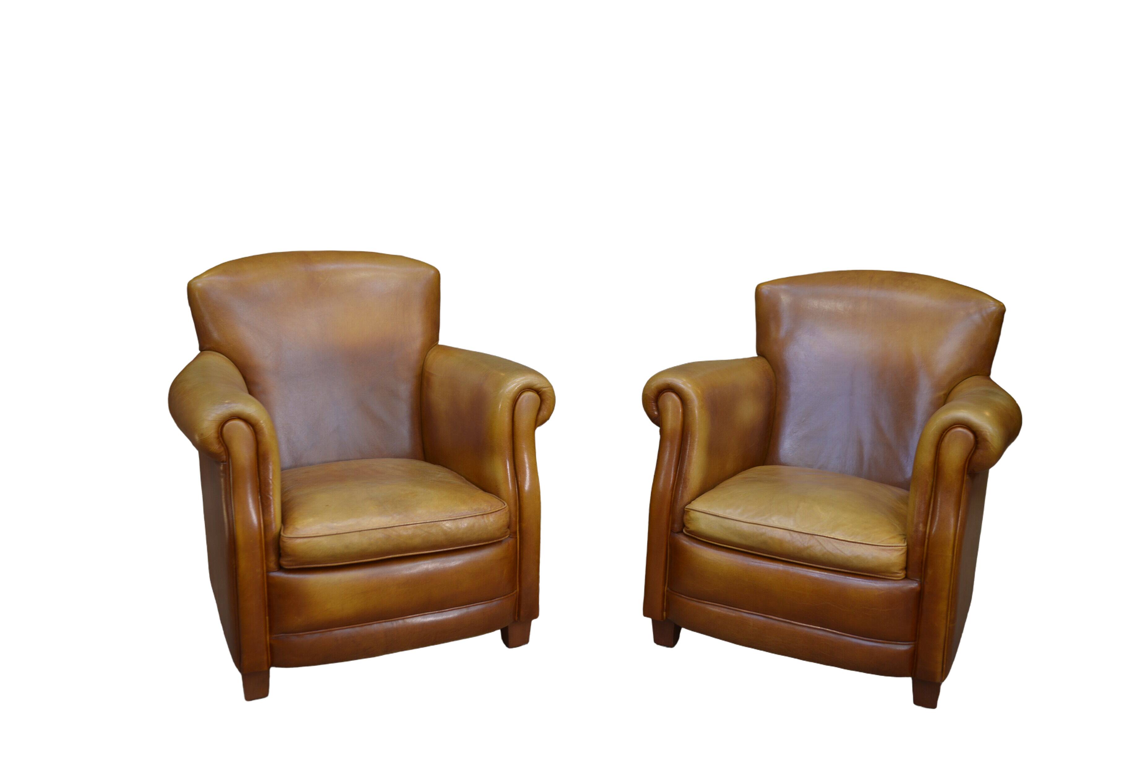 Paire de fauteuils club vintage en cuir