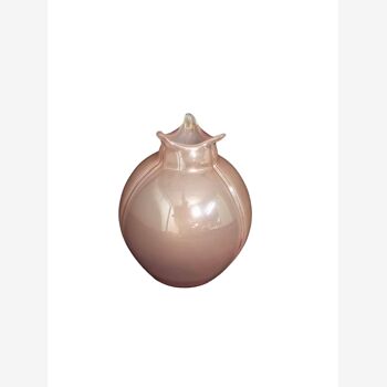 Vase en verre d’art rose perlé avec bord tiré en trilobe