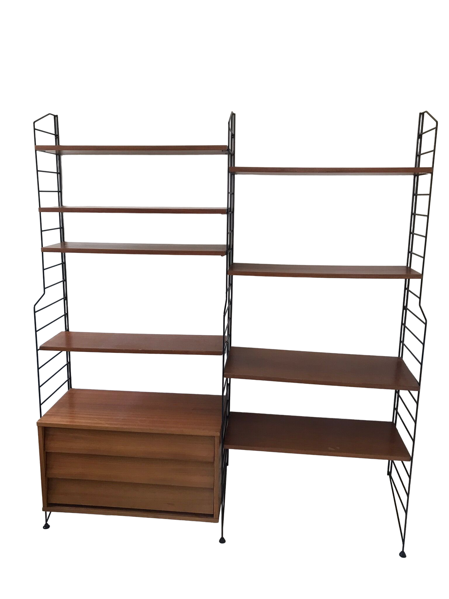 Self-supporting modular wall shelf