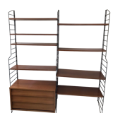 Self-supporting modular wall shelf