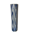Vase rouleau en grès émaillé bleu signé Jean-Claude Monange, motifs graphiques