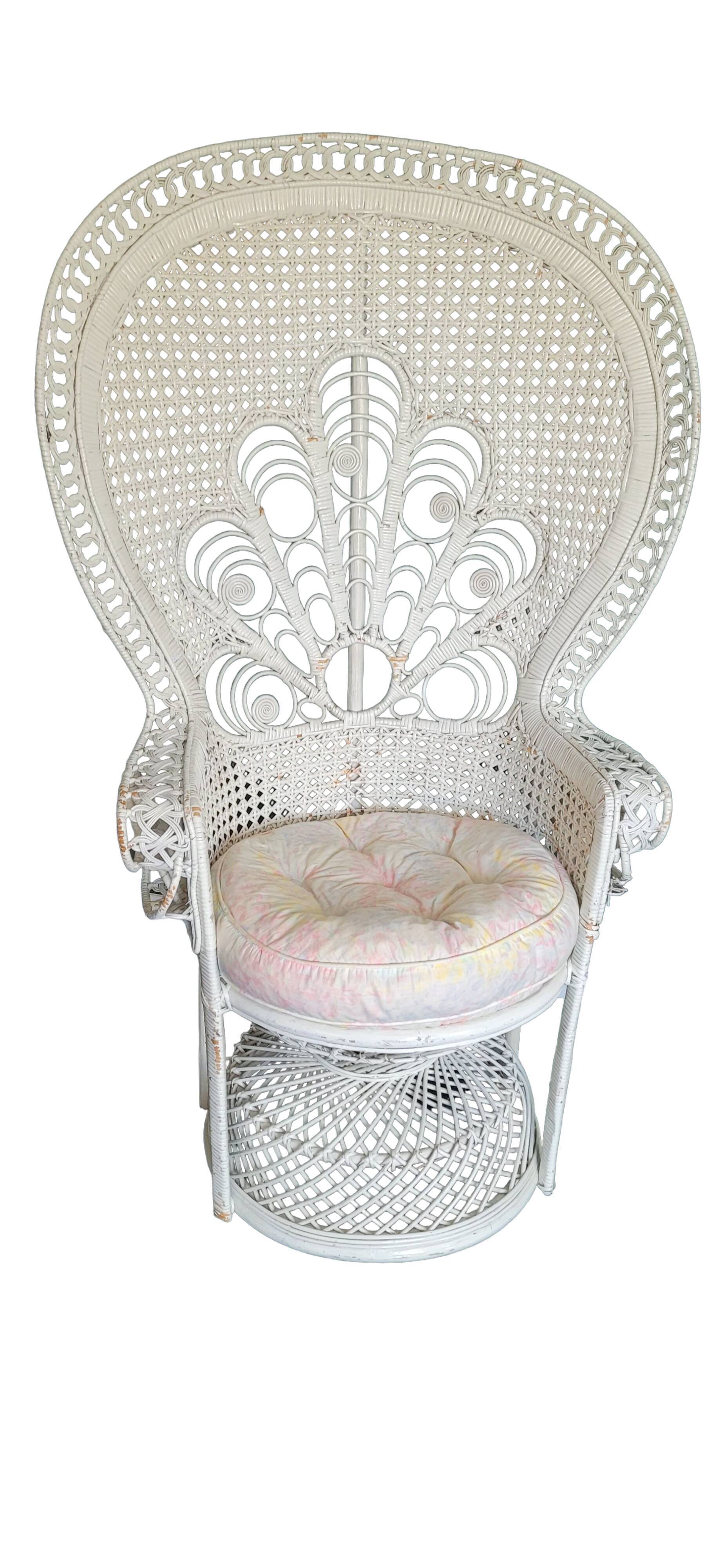 Armchair Emmanuelle white with cushion