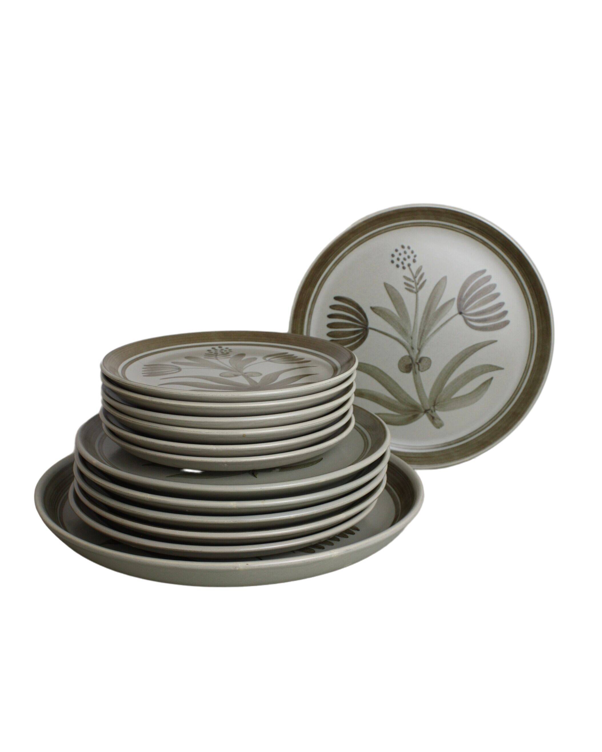 Set of 12 plates Longchamp + 1 dish