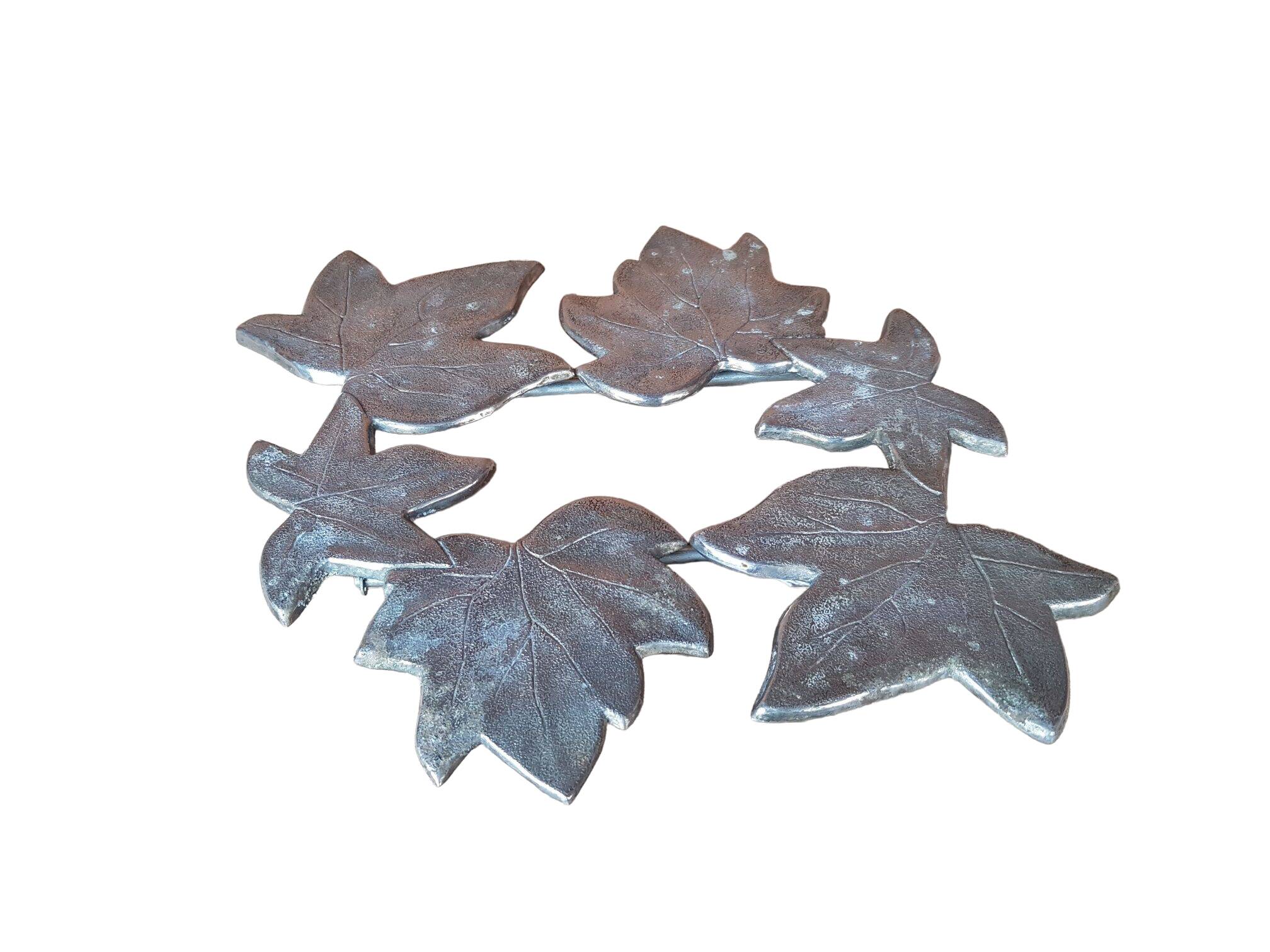 Underside flat silver metal extendable decoration leaves