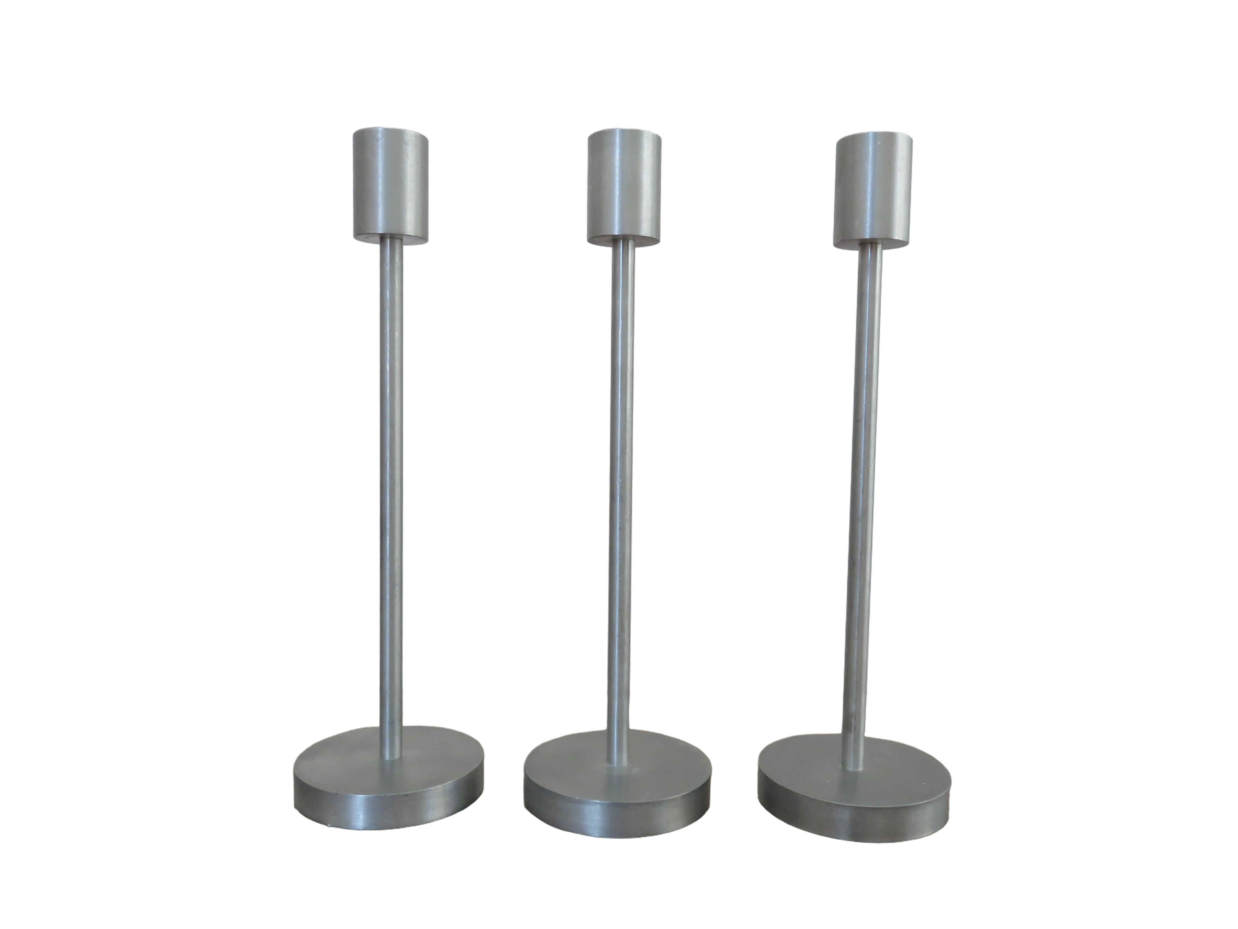 Série de 3 bougeoirs scandinaves, minimalistes, en aluminium années 70