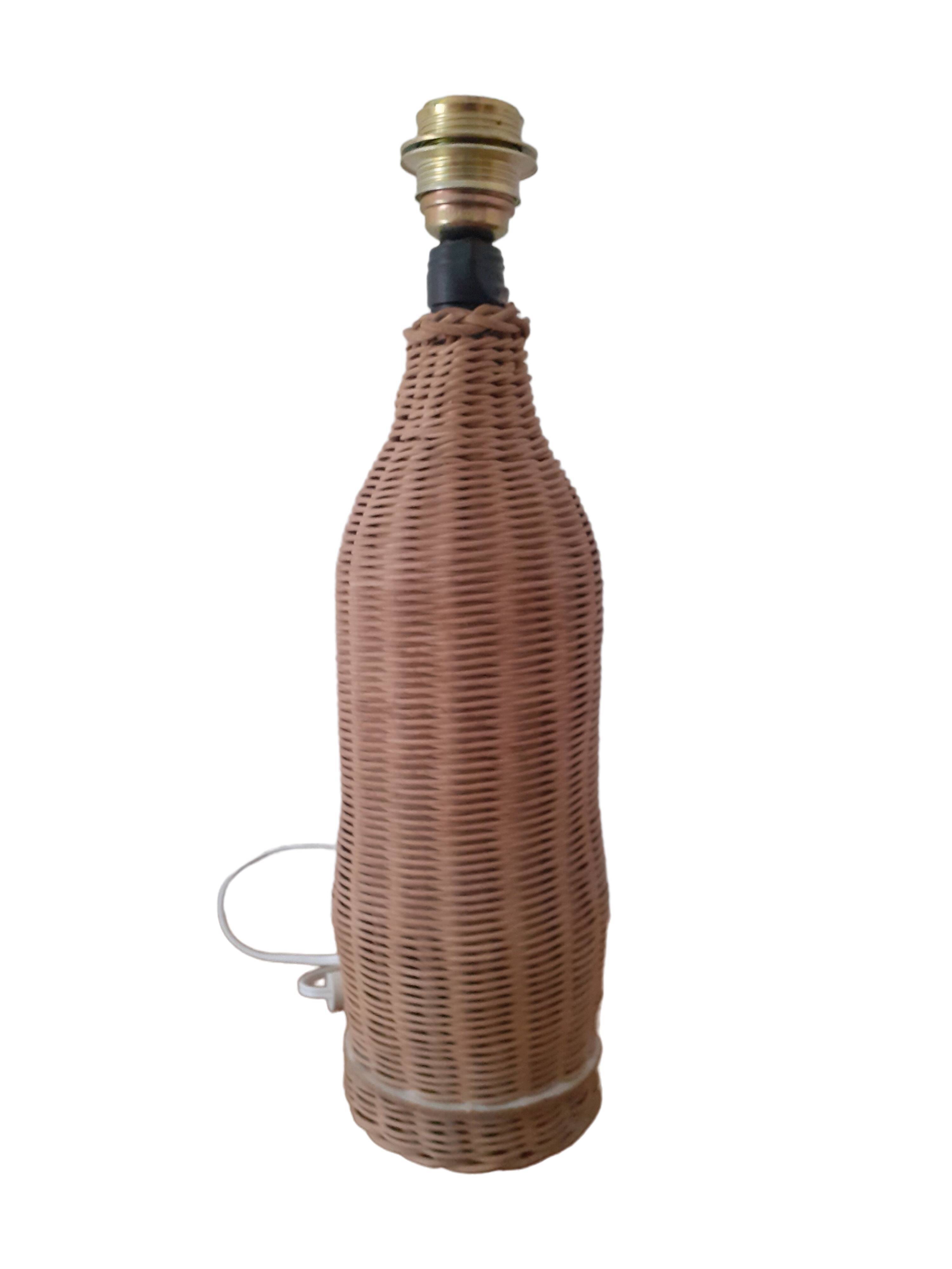 Wicker lamp foot