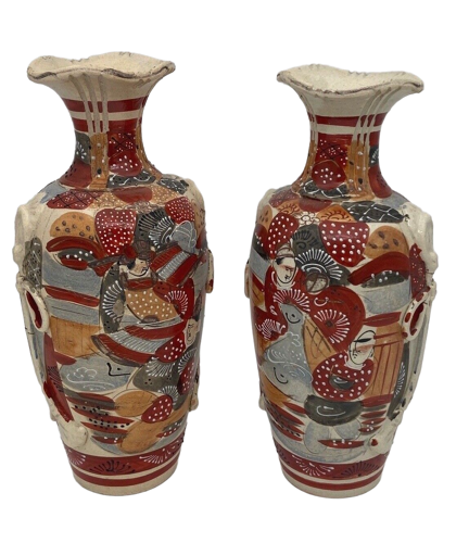 Paire de vases satsuma japon fin XlXe avec application ronde bosse