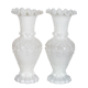 Vases baroques en opaline blanc