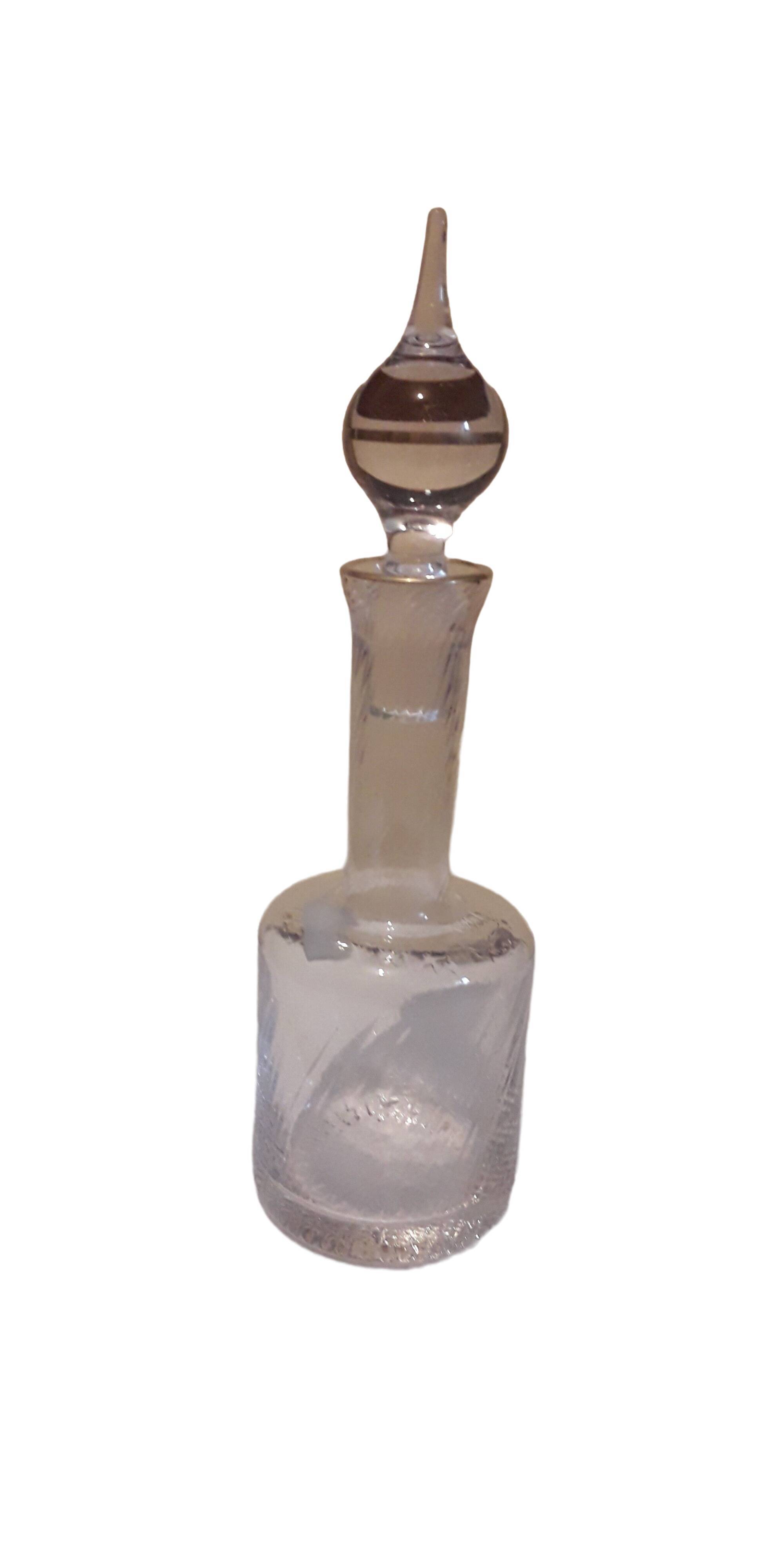 Portieux engraved glass liquor decanter with pretty cap