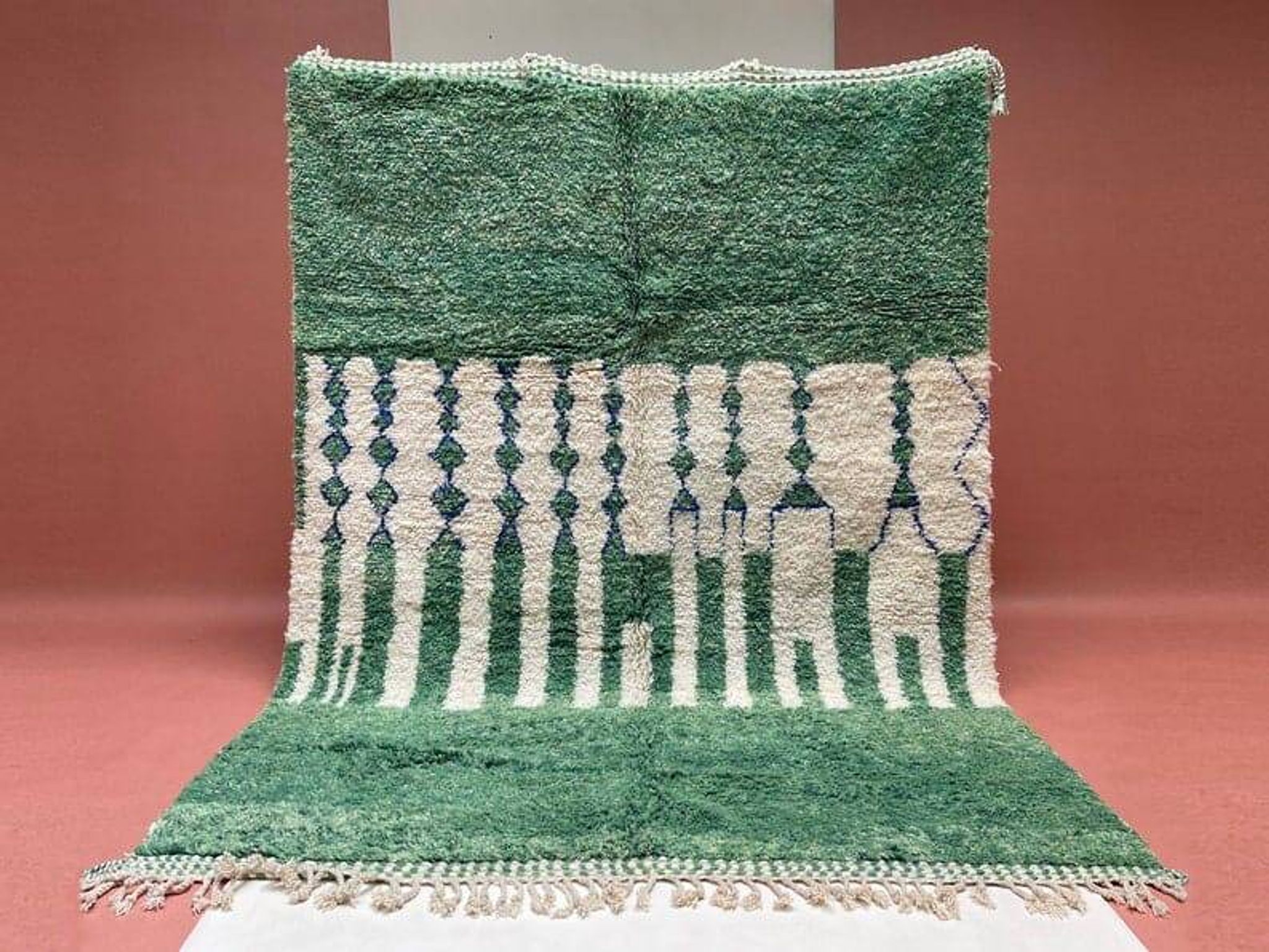 Handmade pure wool rug, size 150 x 250 cm.