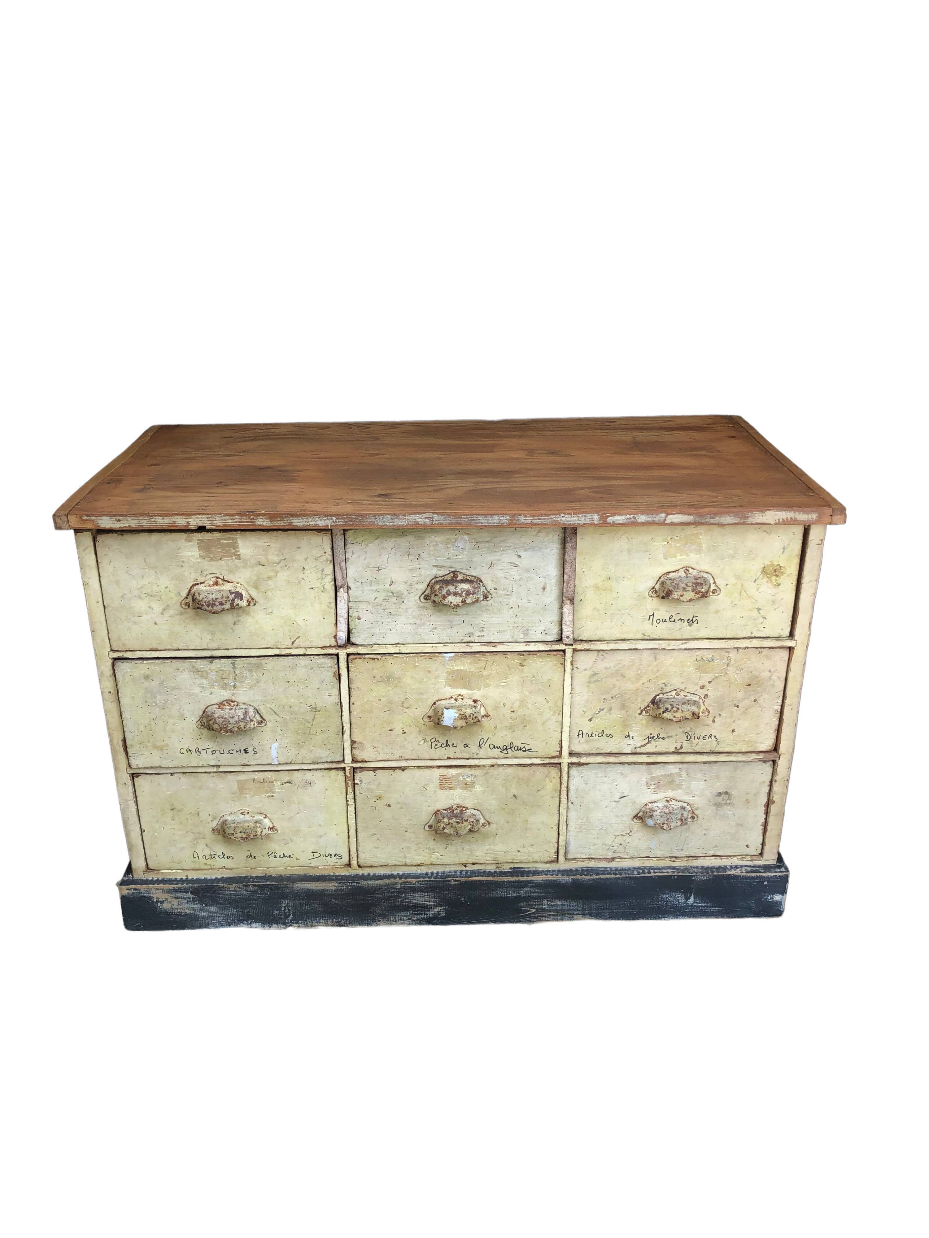 Trade cabinet with drawers