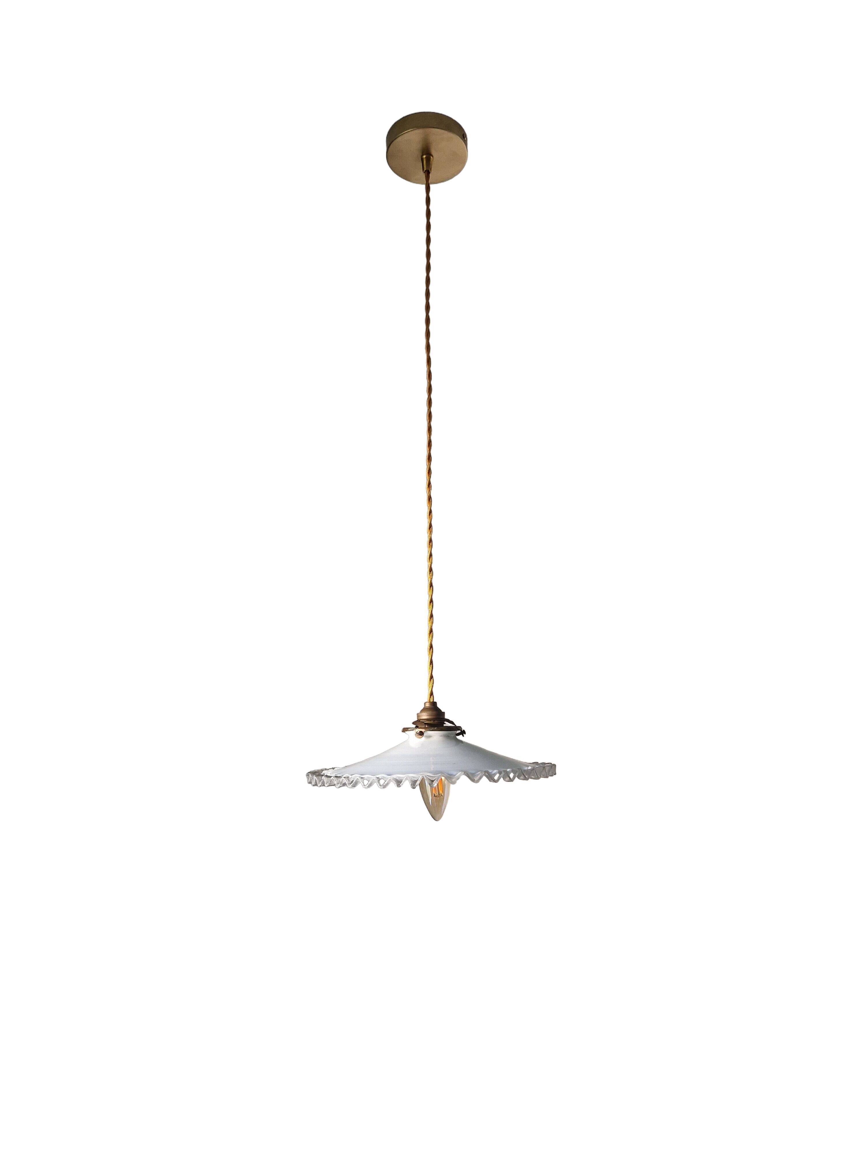 Suspension vintage en opaline dentelée