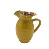 Pichet en céramique jaune