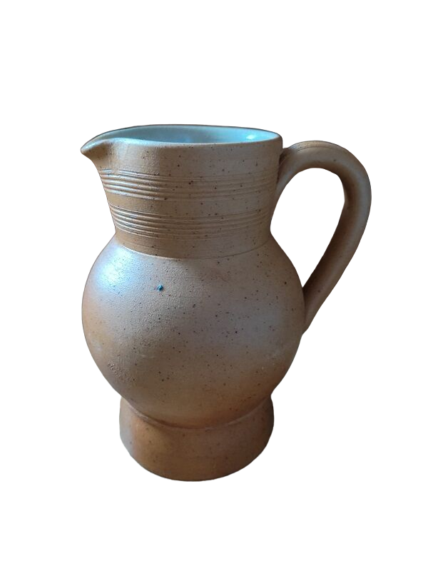 Pitcher carafe in sandstone of berry