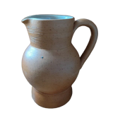 Pitcher carafe in sandstone of berry