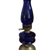 Lampe à pétrole en verre bleu cobalt et laiton estampillé "Sail Boat Brand"