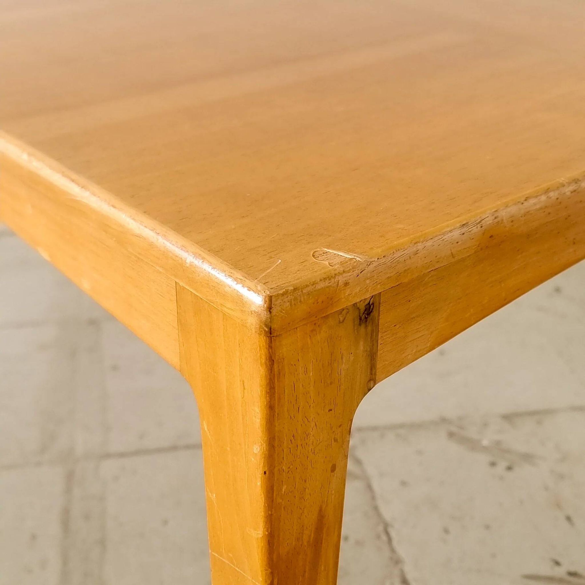 Table basse minimaliste mid-century
