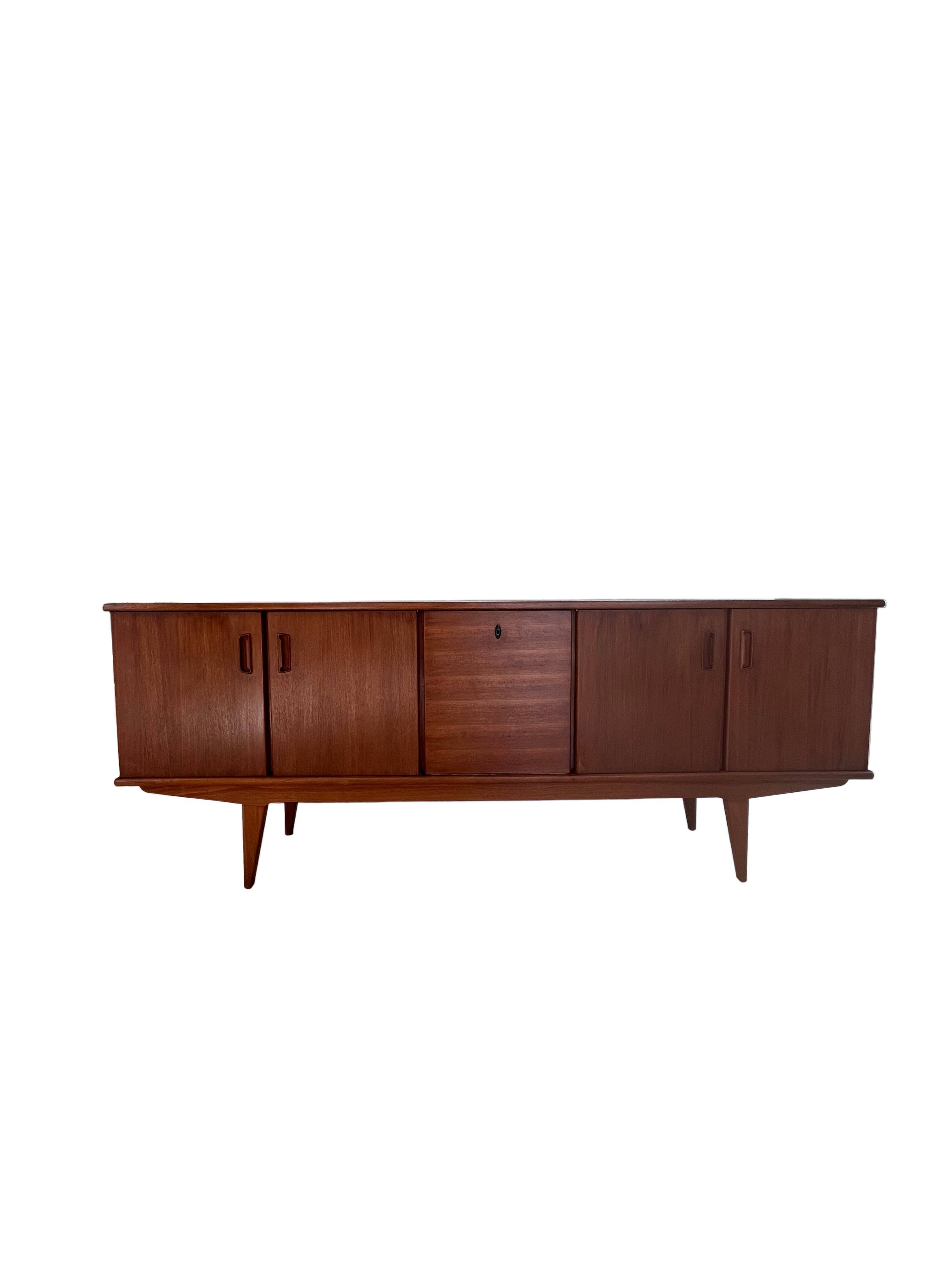 Teak enfilade 60s signed Malora