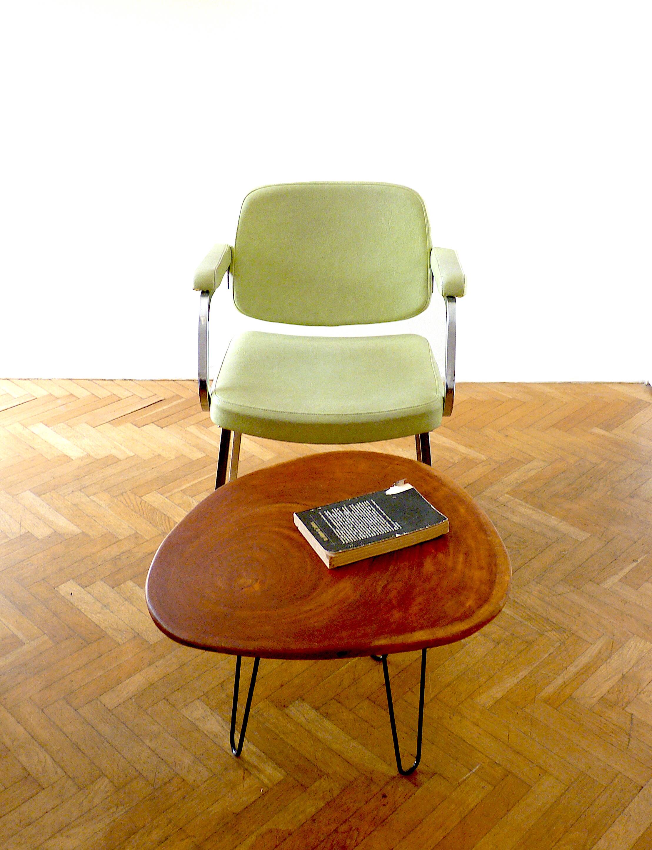 Table basse en bois de neem cuivré aspect coquillage