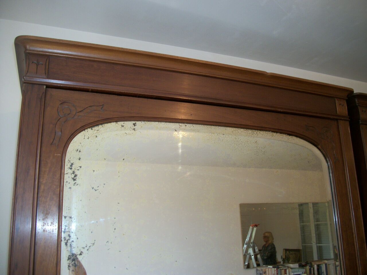 Pair of bonnetières