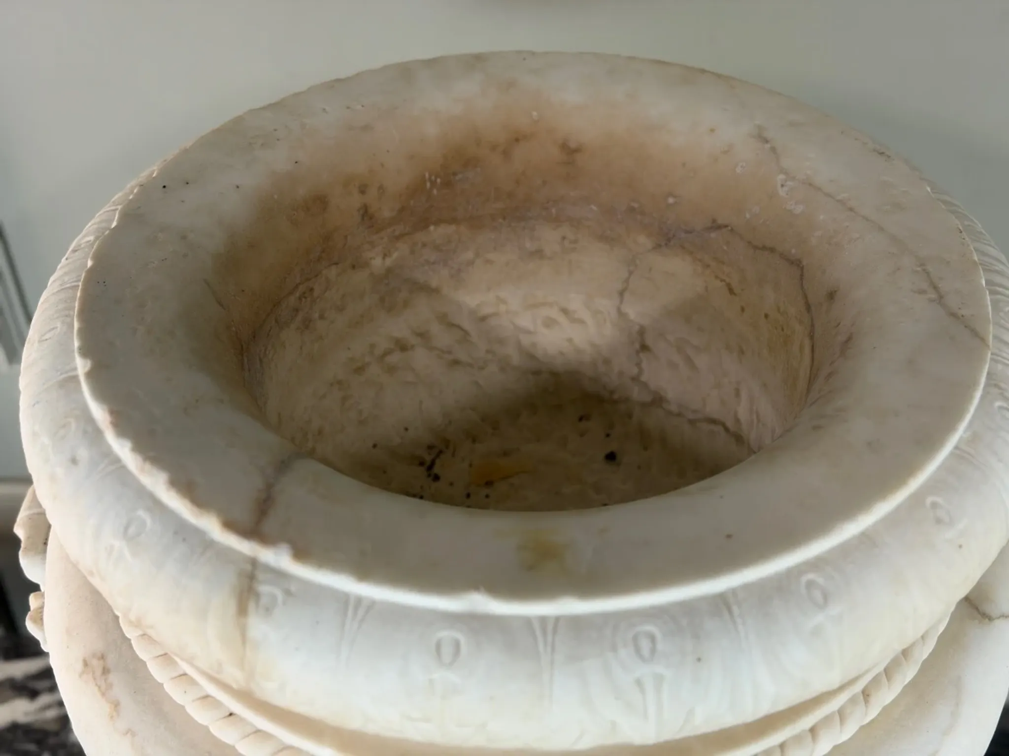 Neoclassical basin in white Carrara marble, Italy, late 18th to early 19th century.