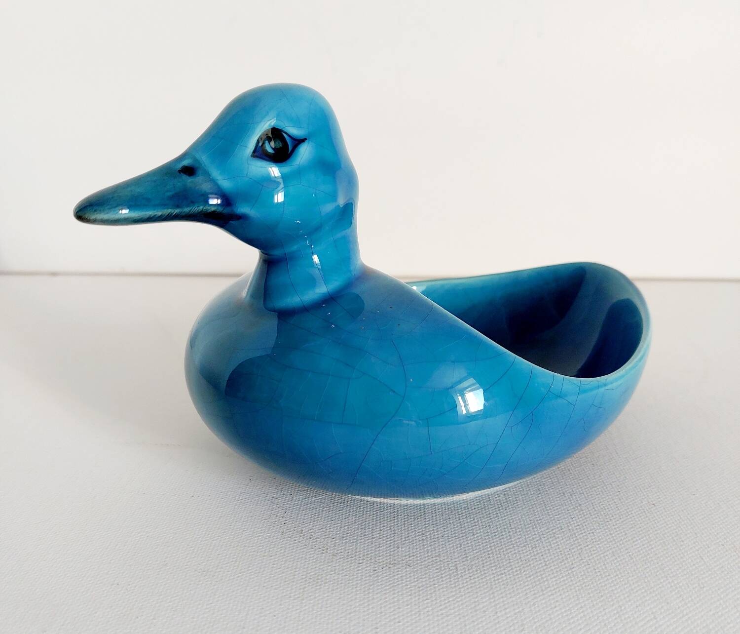 Empty ceramic duck pocket