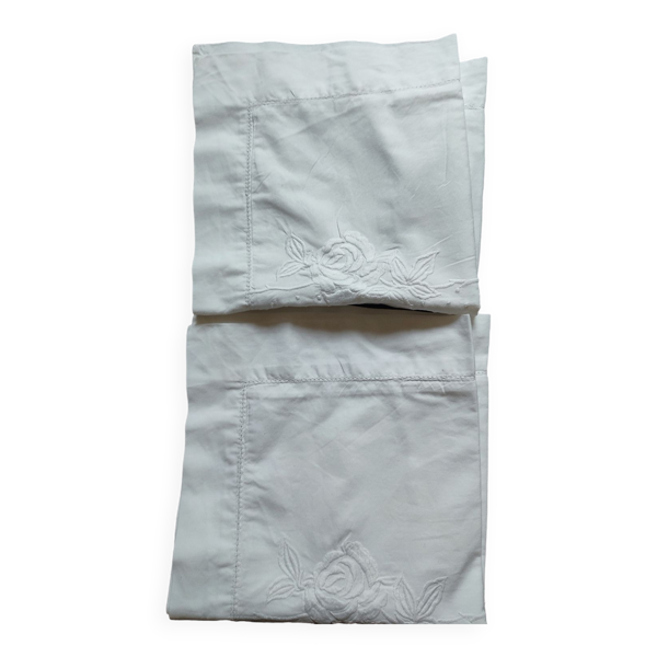2 housses de coussins blanches brodées de chez Nimbus — Beyit