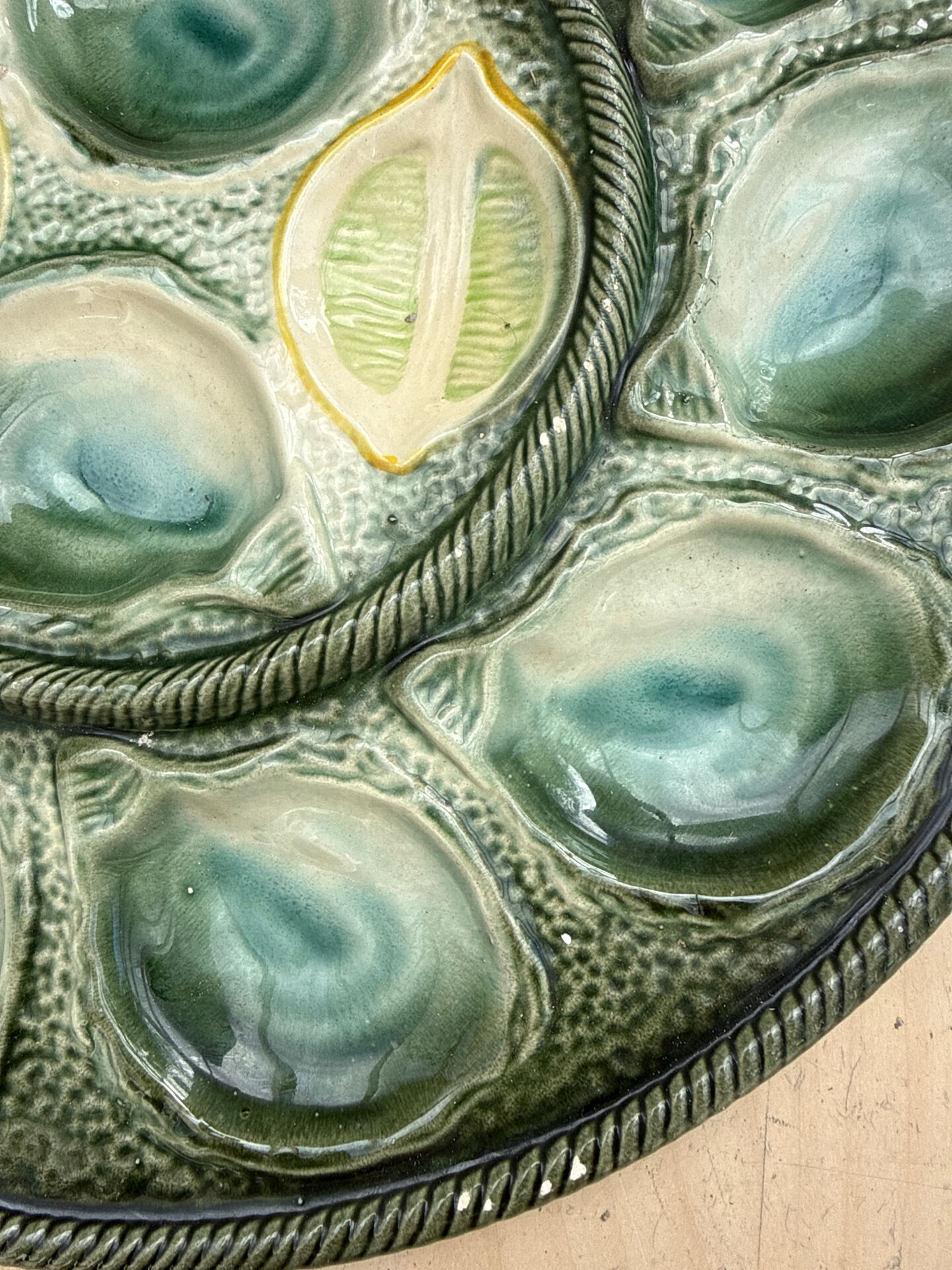St. Clément XL oesterschaal, groen/gele majolica