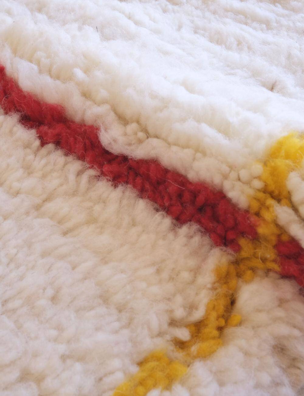 Modern Moroccan rug - 302 x 214 cm