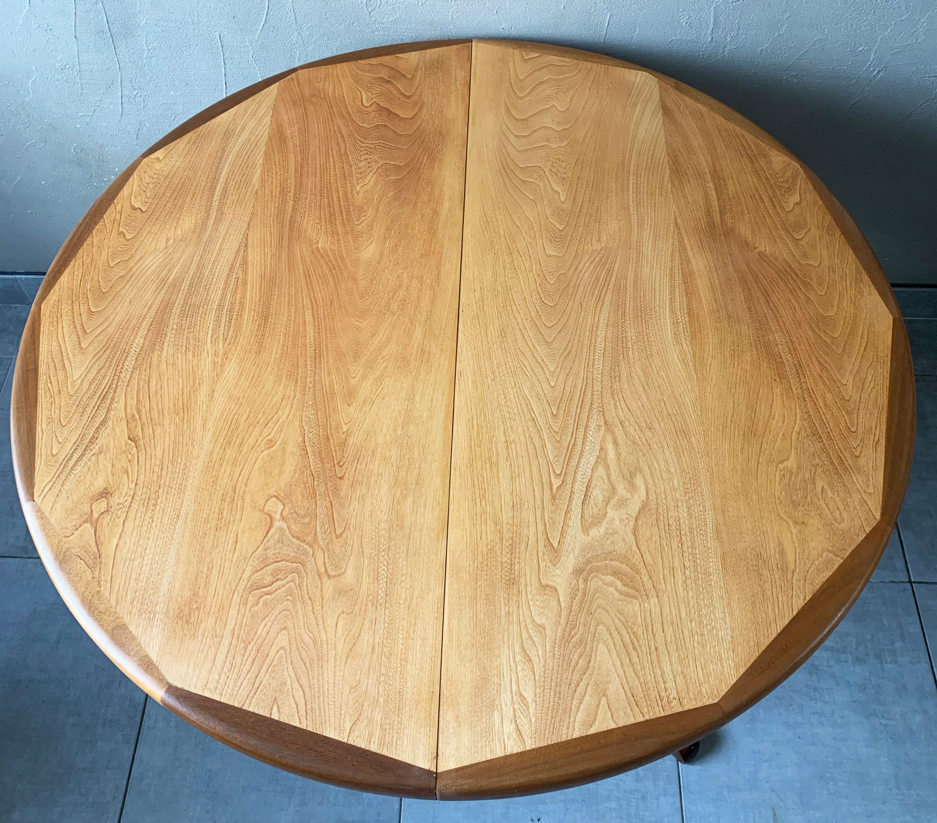 Vintage round Scandinavian table with extendable star center leg