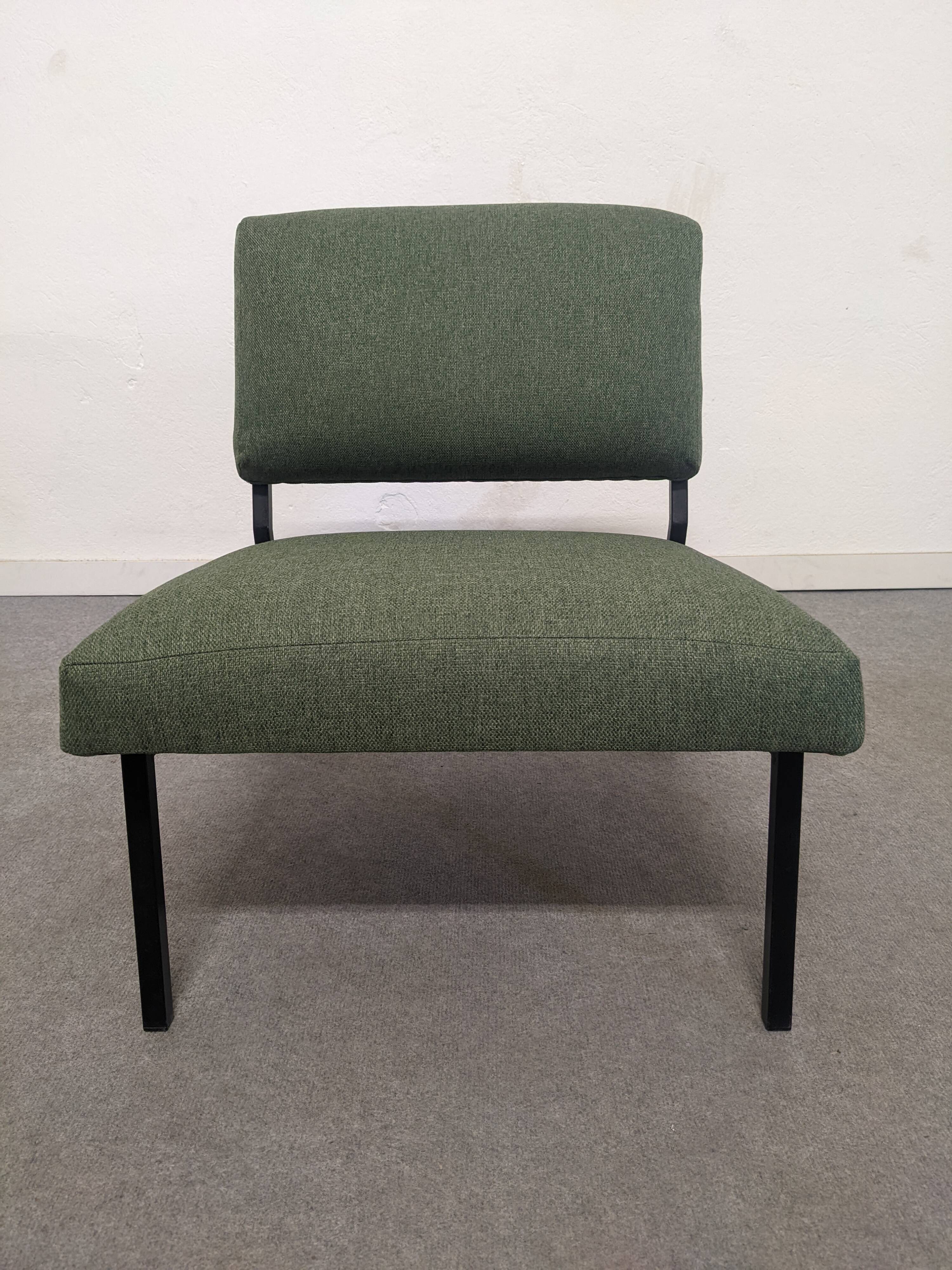 Modernist driver of the 50s/60s and her ottoman