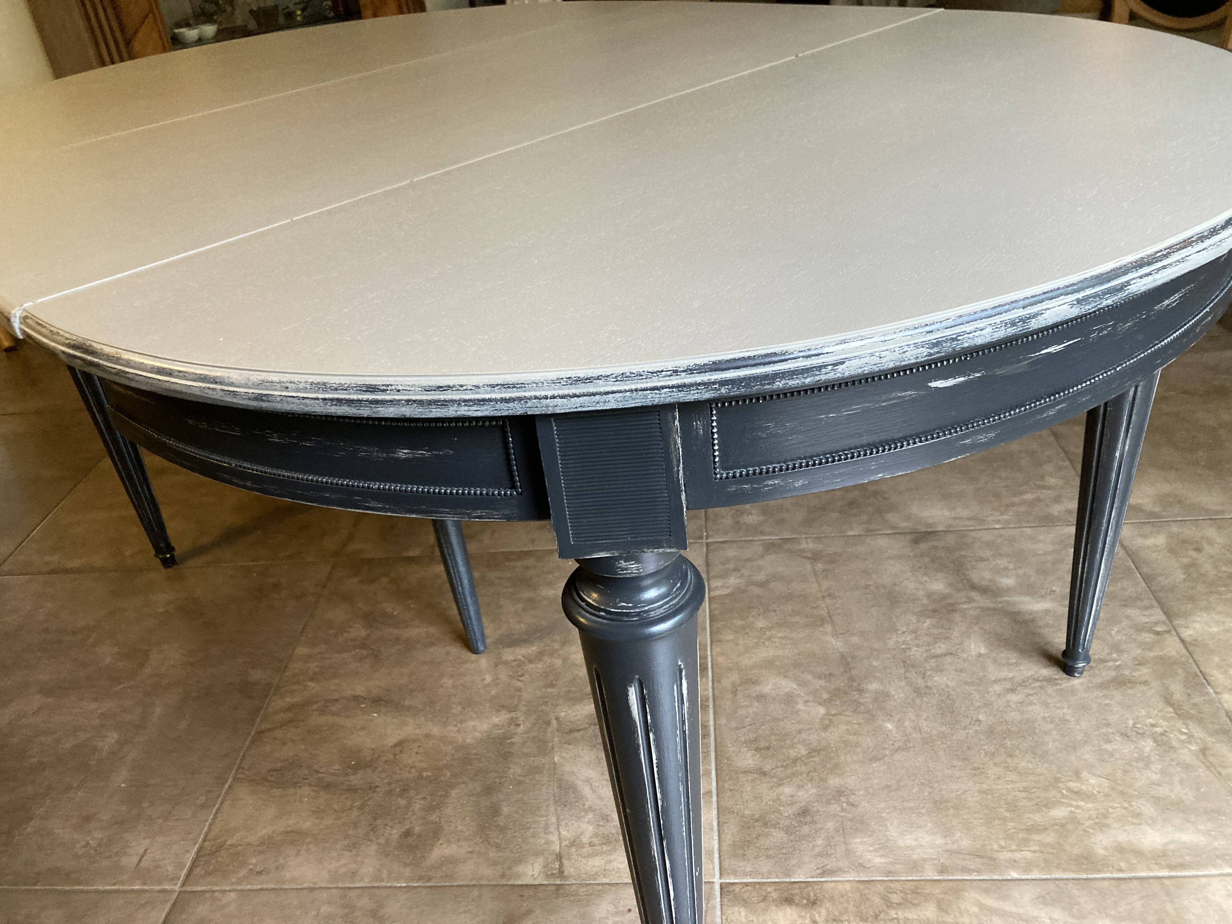 Louis XVI style extendable table in grey painted wood