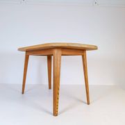 Table basse en pin du milieu du siècle par Carl Malmsten, Suède, années 1940
