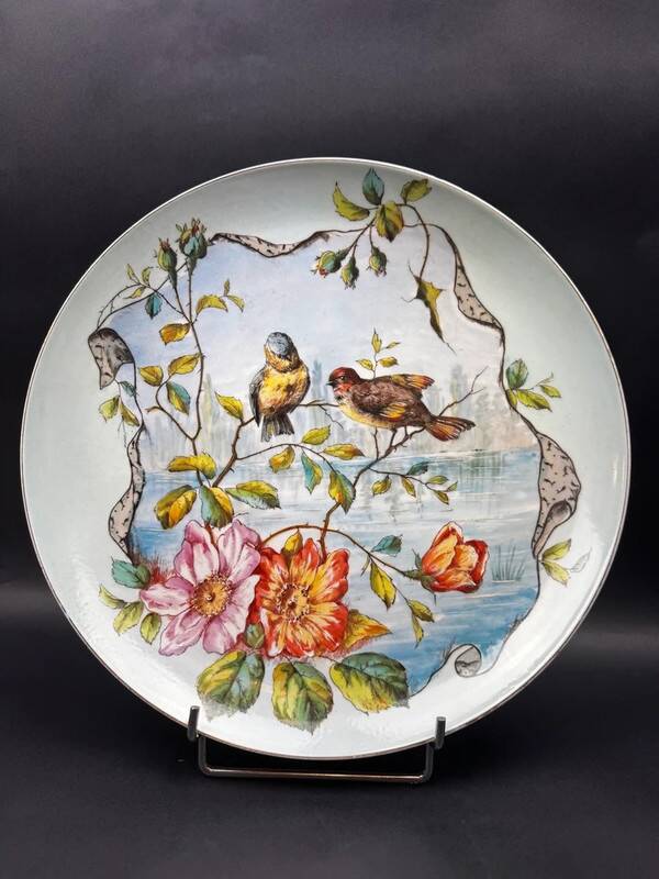Decorative dish in Limoges porcelain, hand-painted decoration – late 19th century