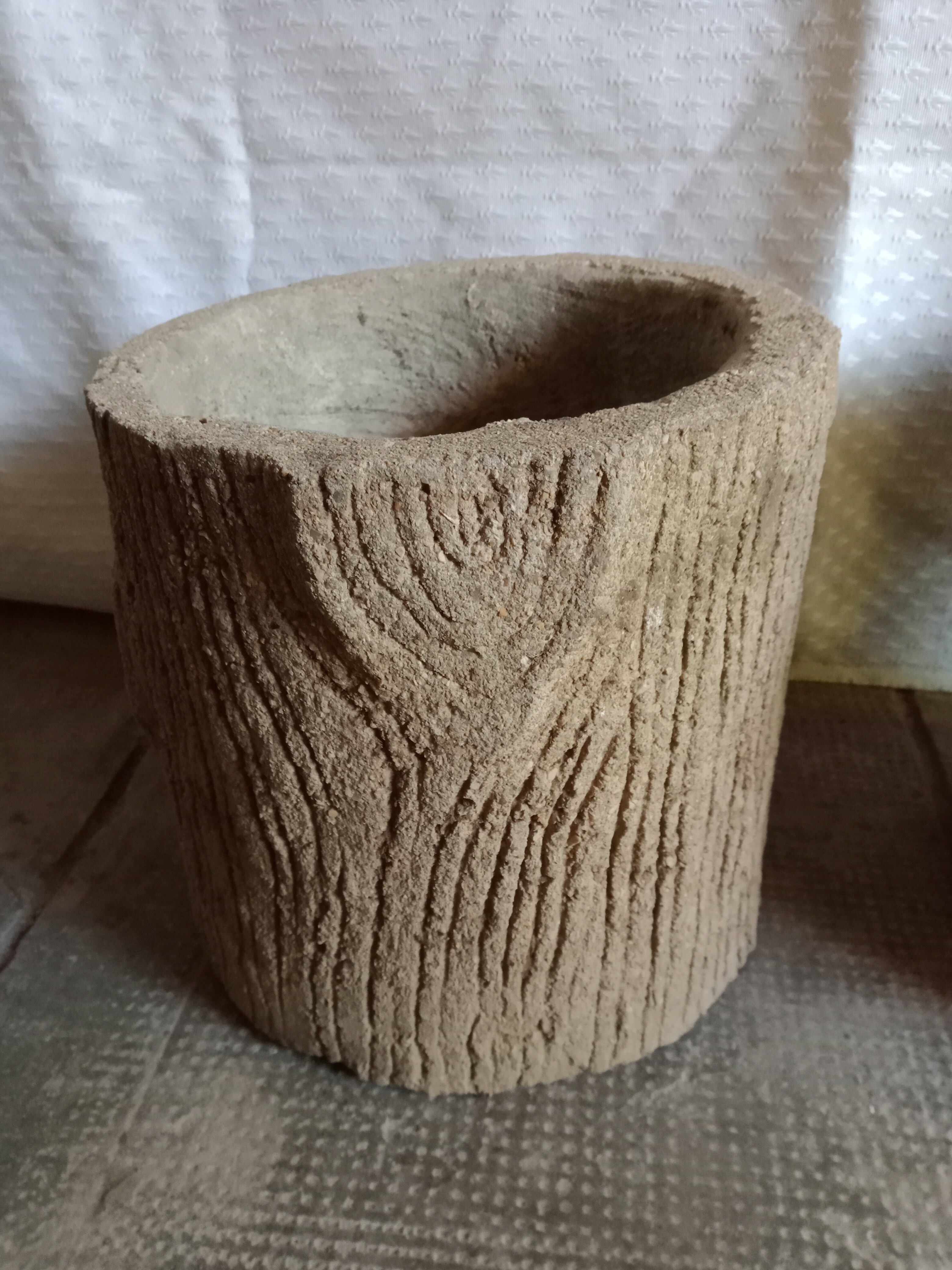 Trunk-shaped flower pots