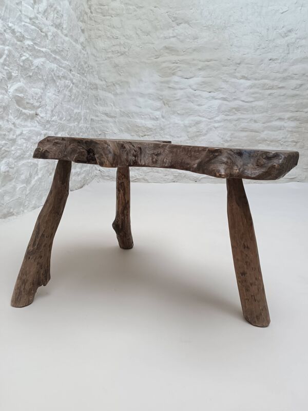 Table basse brutaliste '' Tronc d'arbre '' en bois brut années 70