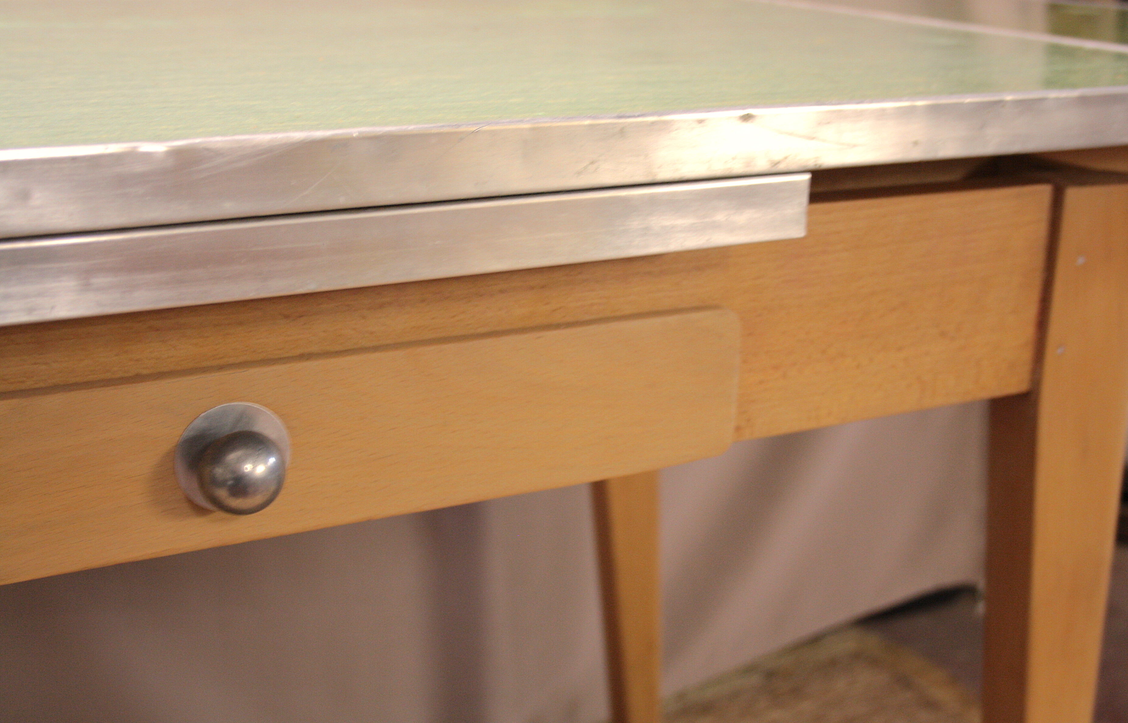 Efji extendable table form the 50s