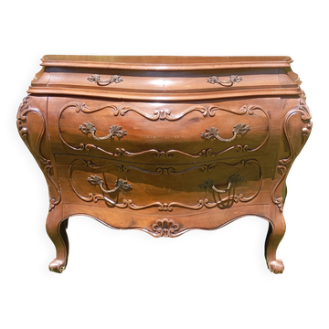 Tomb-shaped commode