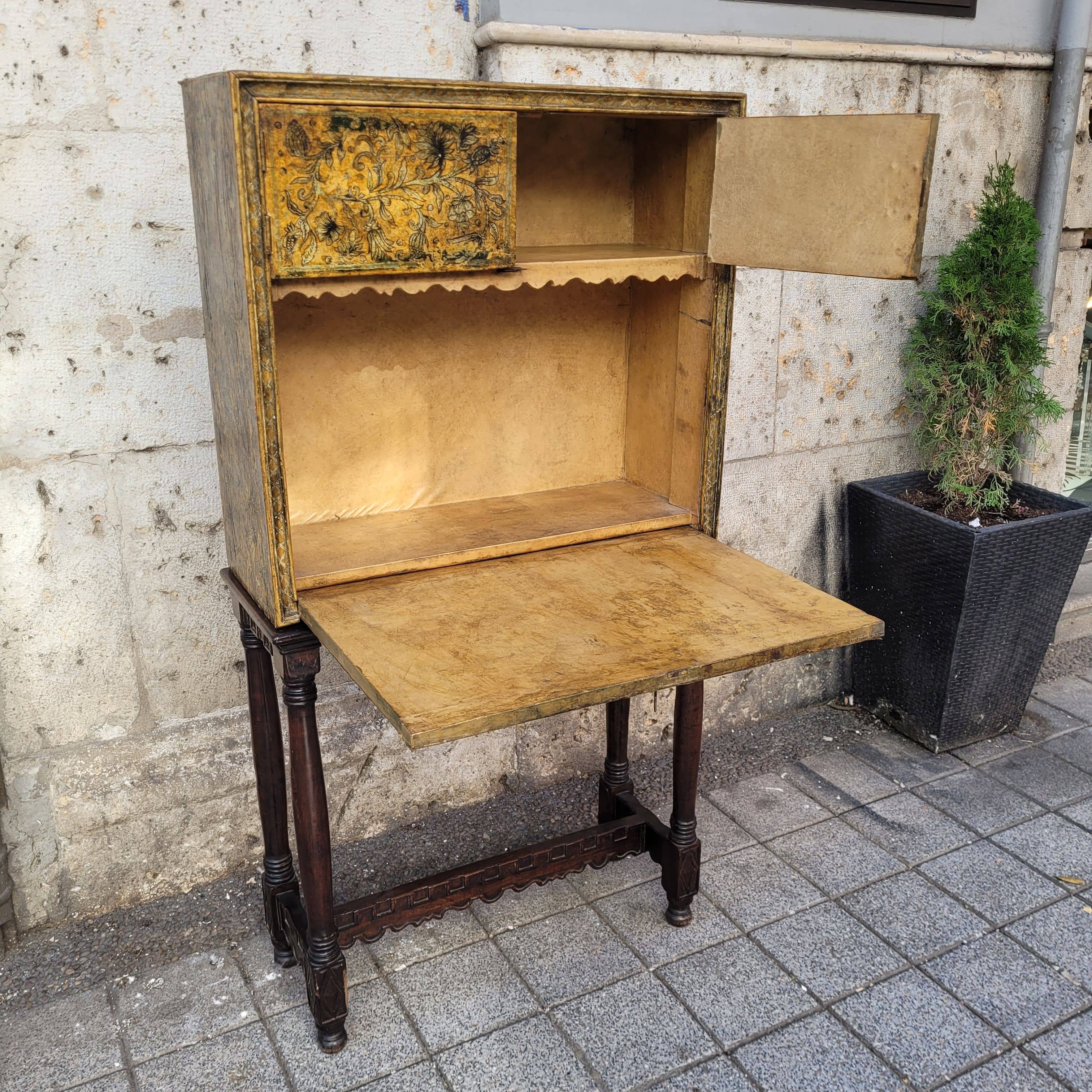Cabinet of gilded and silvered leather, Art Nouveau, circa 1920 – Spain