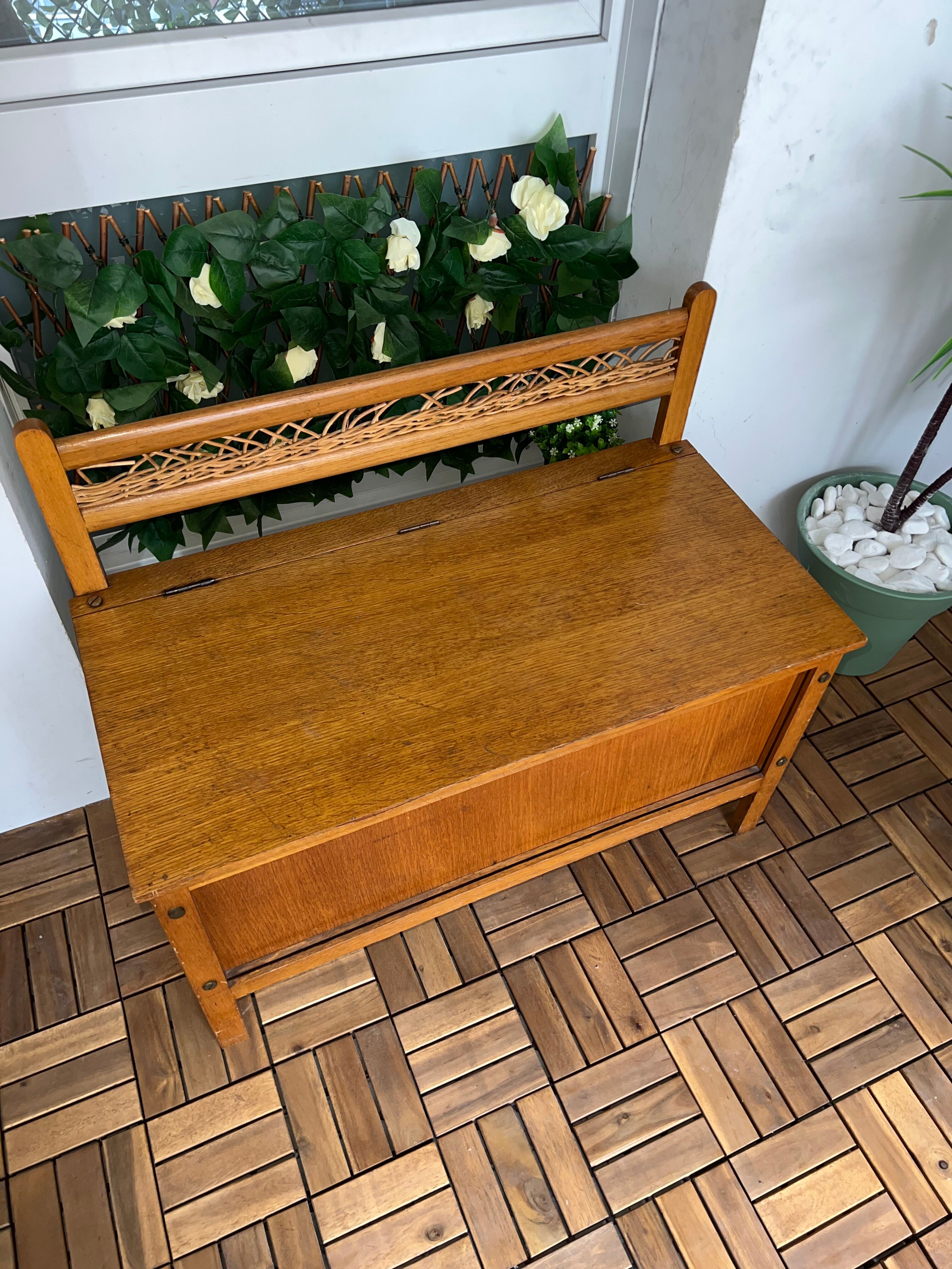 Vintage wooden chest/bench from the 60s/70s.