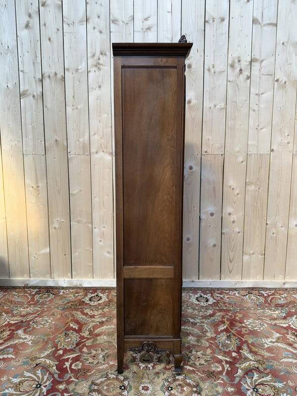 Vitrine - Bibliotheque étroite de style Louis XV en noyer