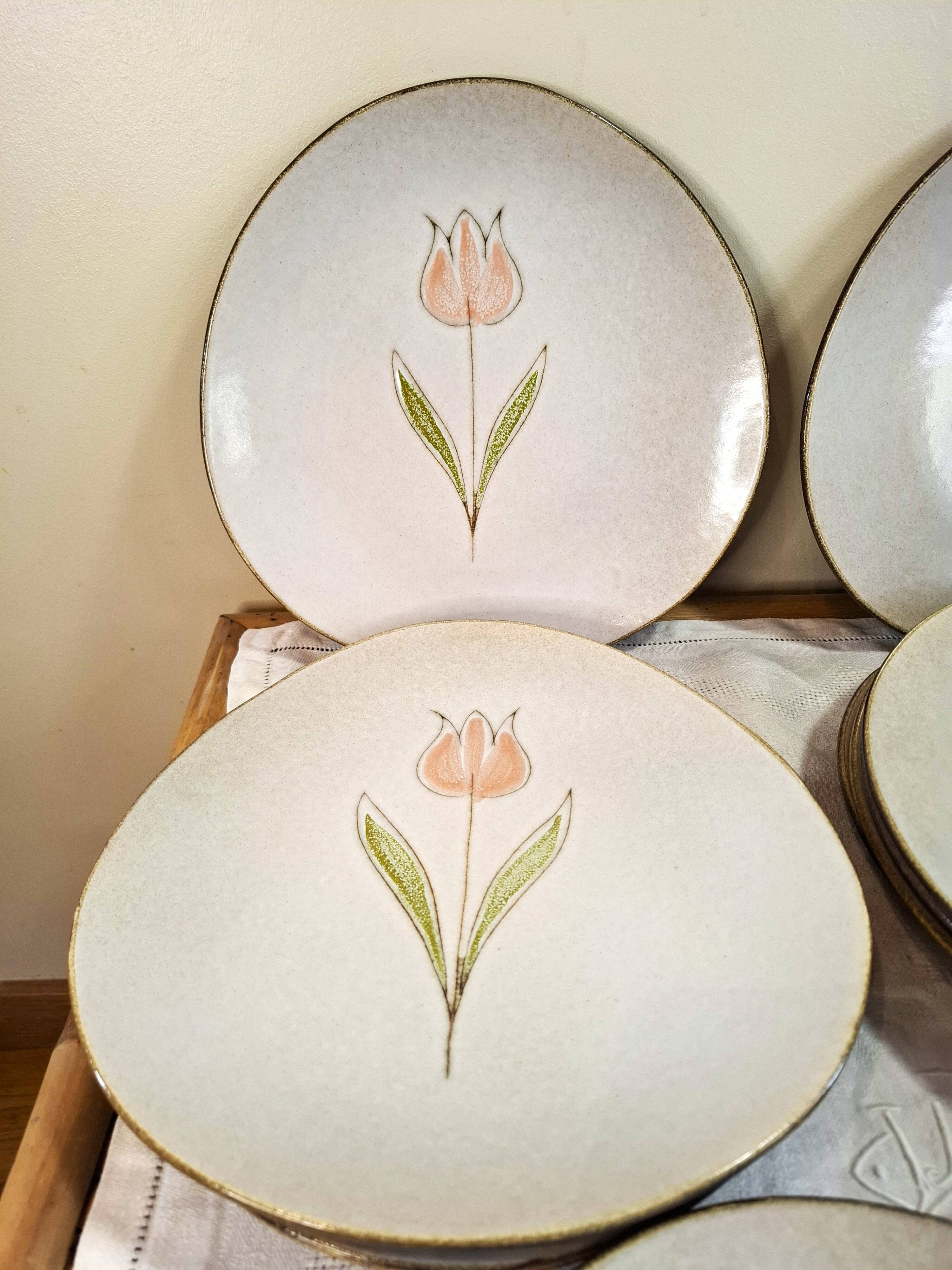 Niderviller Tulip stoneware plates and bowls