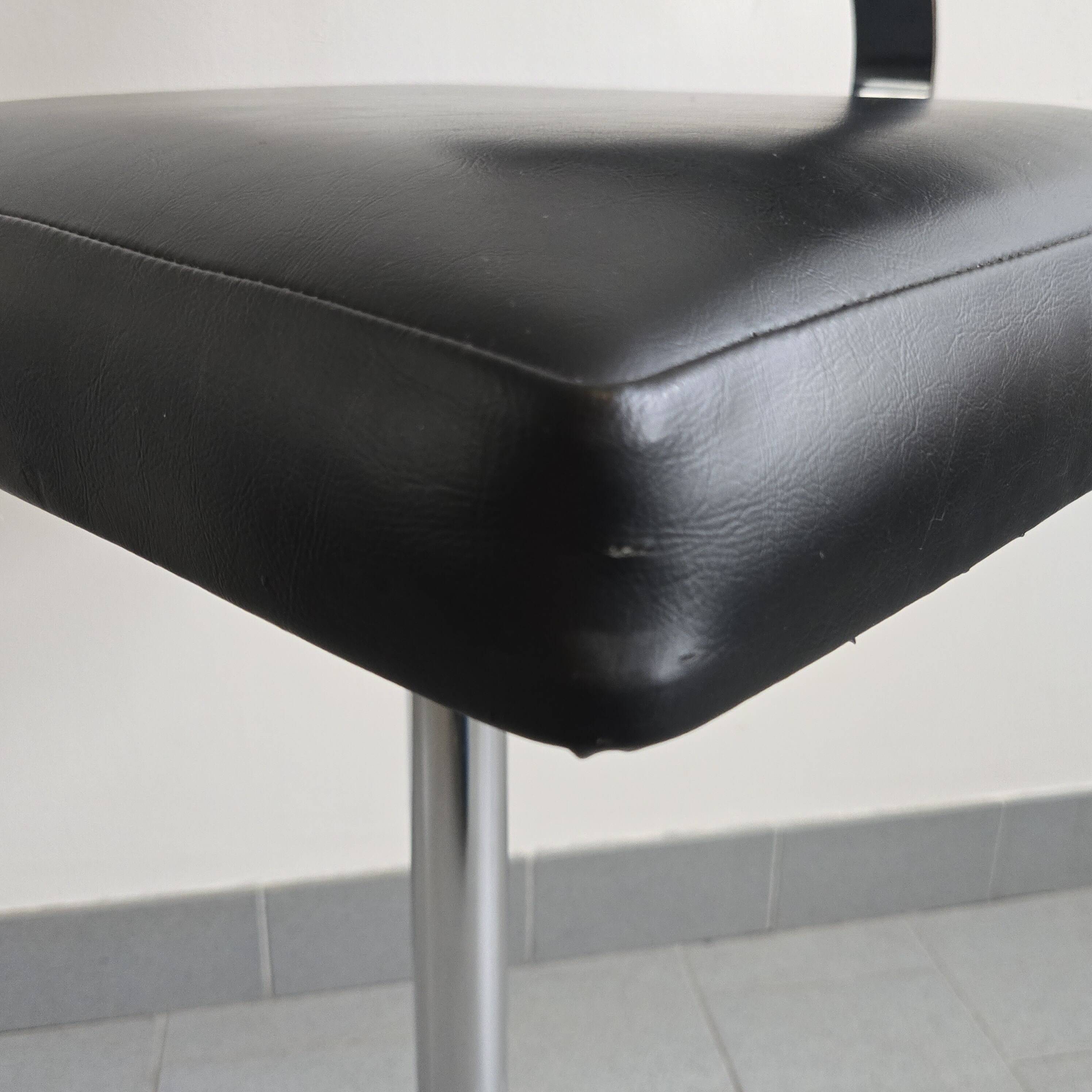 Vintage 1960s bar stool