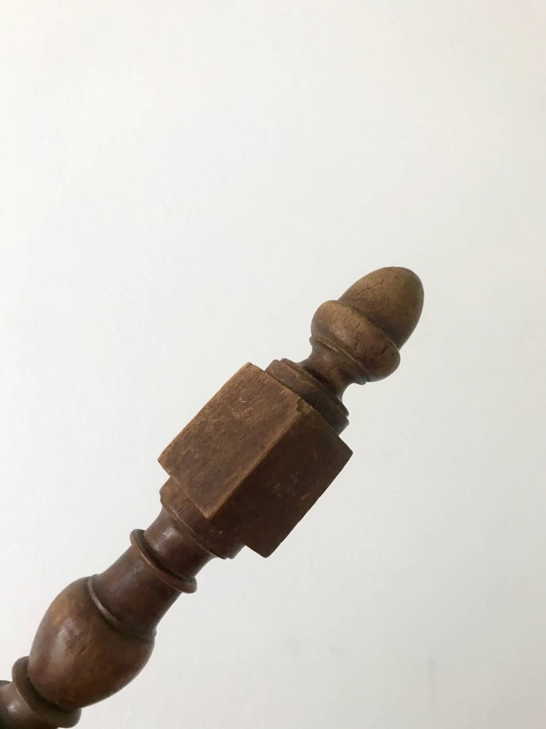 Old Provençal-style mulched tripod stool