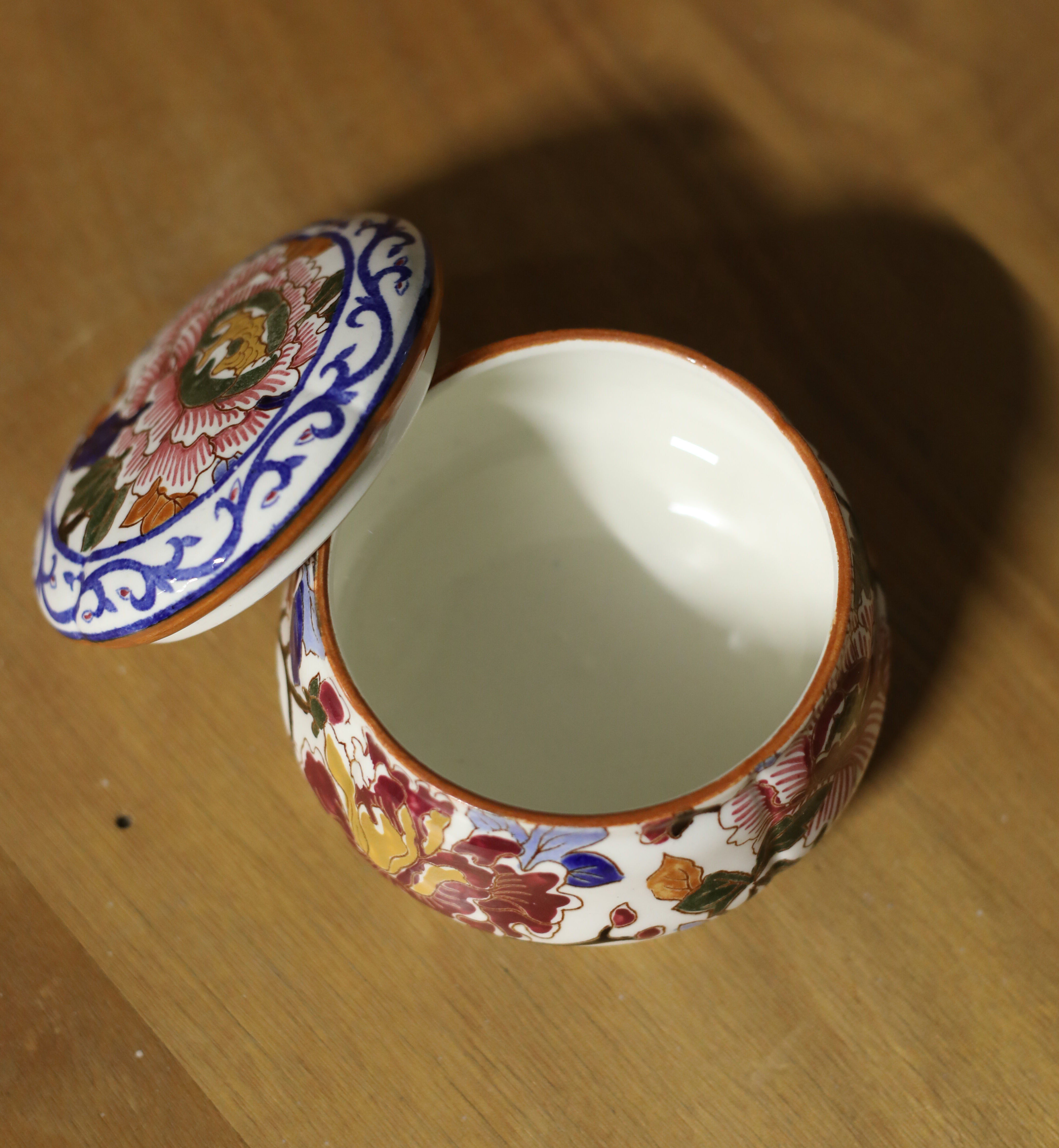 Pot couvert en faïence de Gien