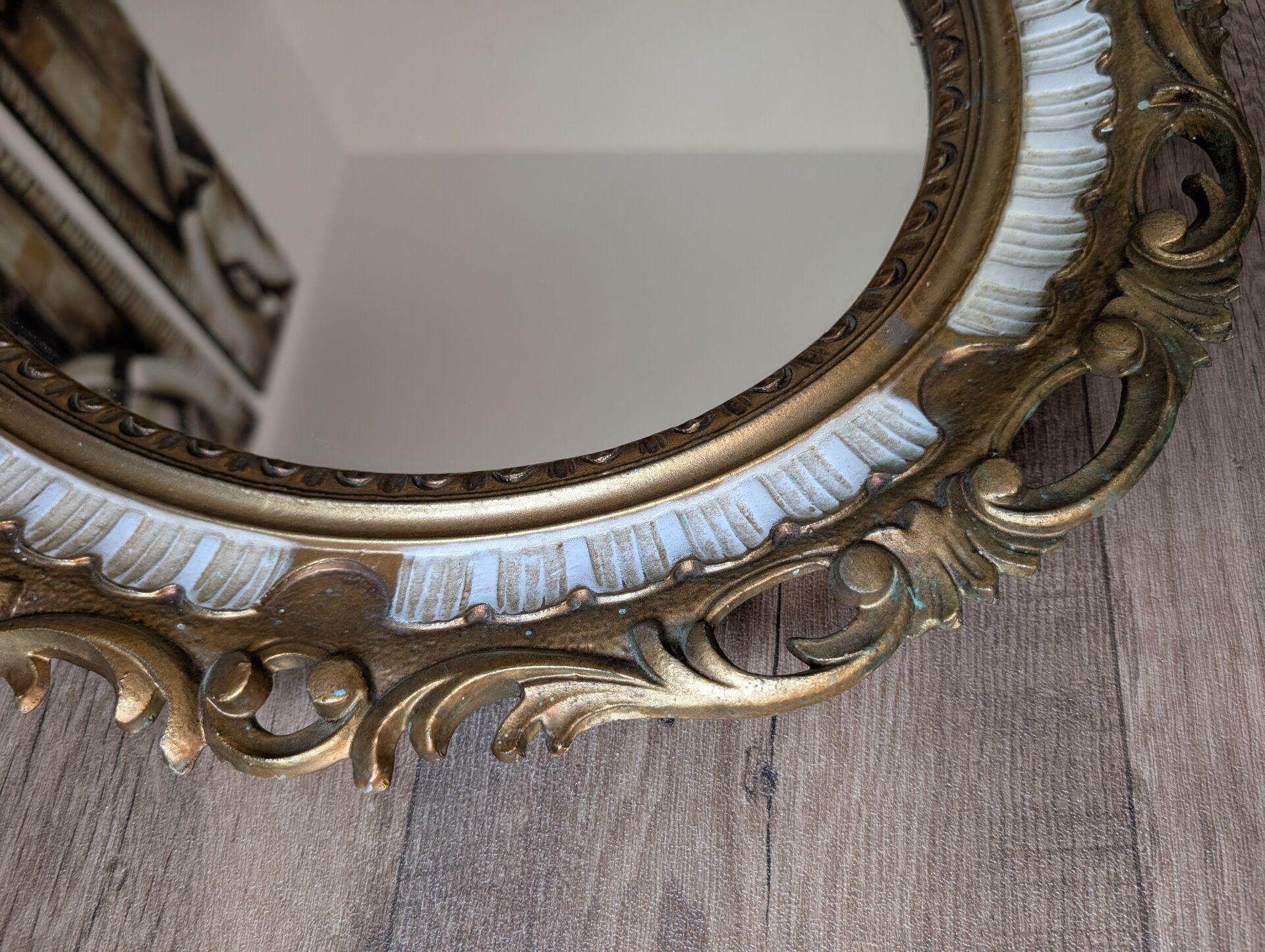 Miroir ovale style néo-classique