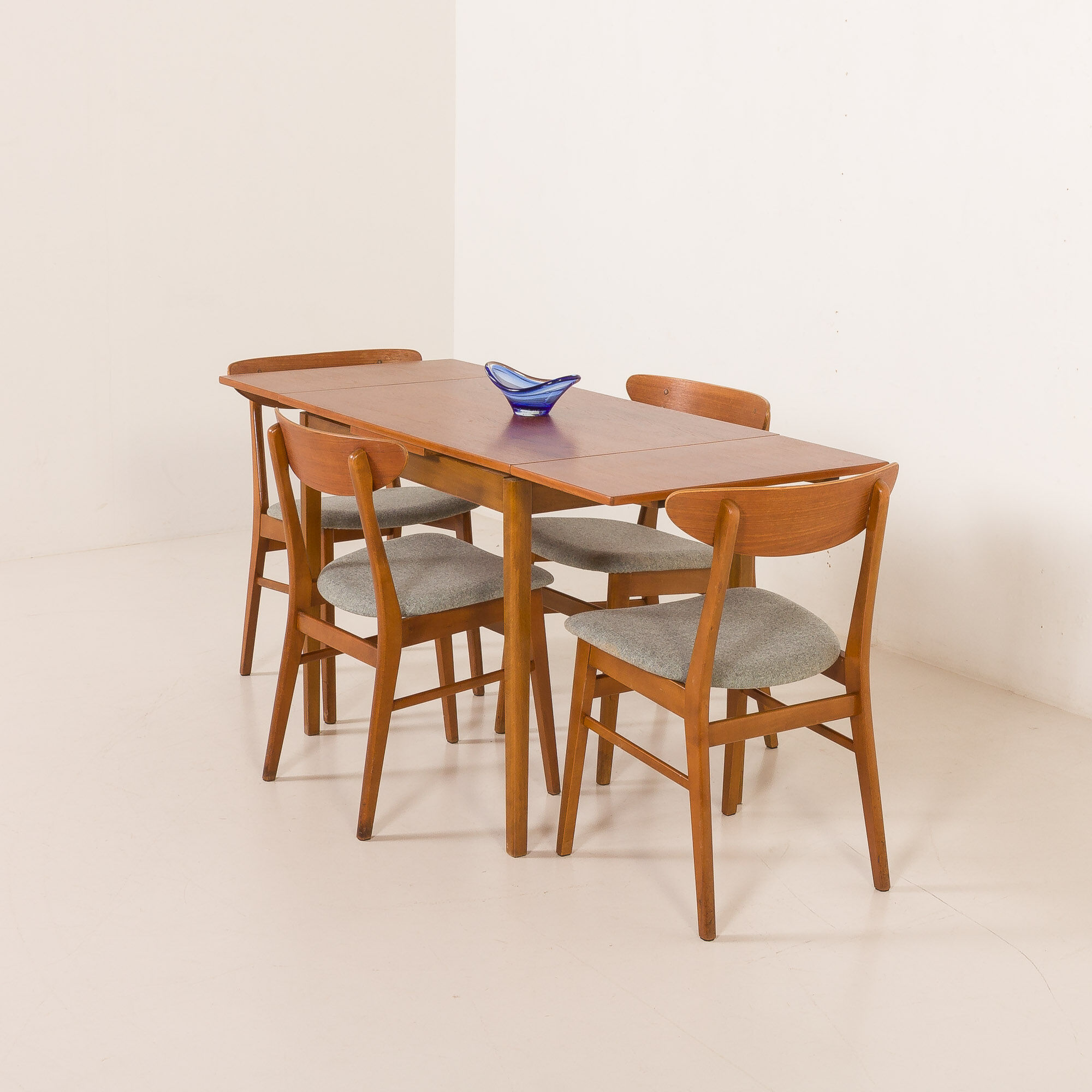 Small Danish extension table in teak, 1970s