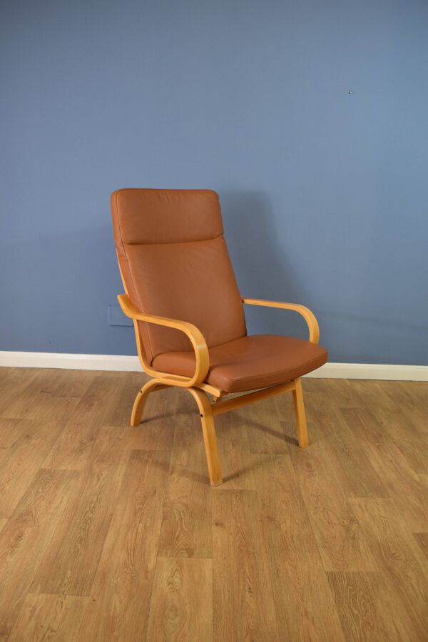 Paire De Fauteuils De milieu De Siècle En Cuir Et Base En Hêtre, Design Danois