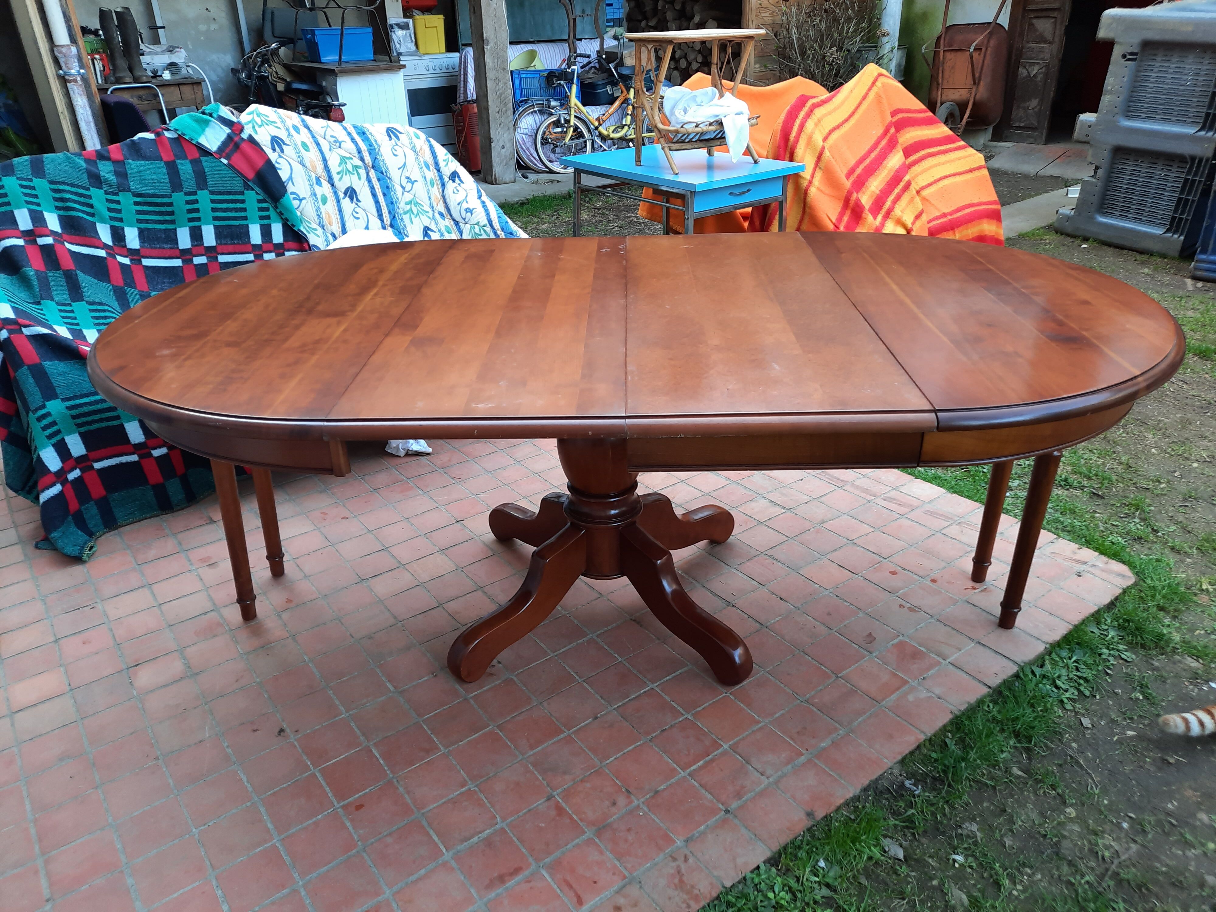 Philippe Louis style round table