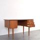 Bureau en teck danois des années 1960.